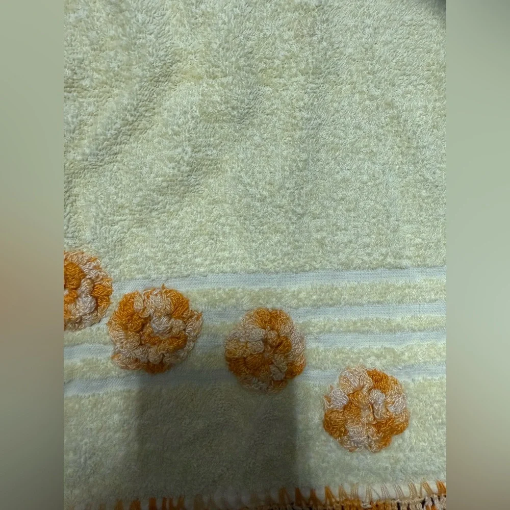 Vintage 1970s Cannon Floral MCM Towel